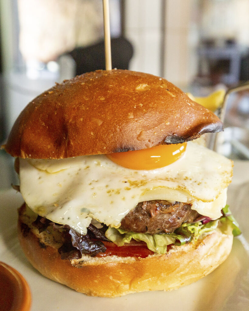Hamburguesa a la parrilla de Con Acento Córdoba